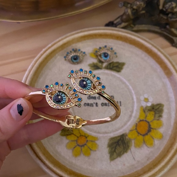Betsey Johnson Gold Eye Bracelet 